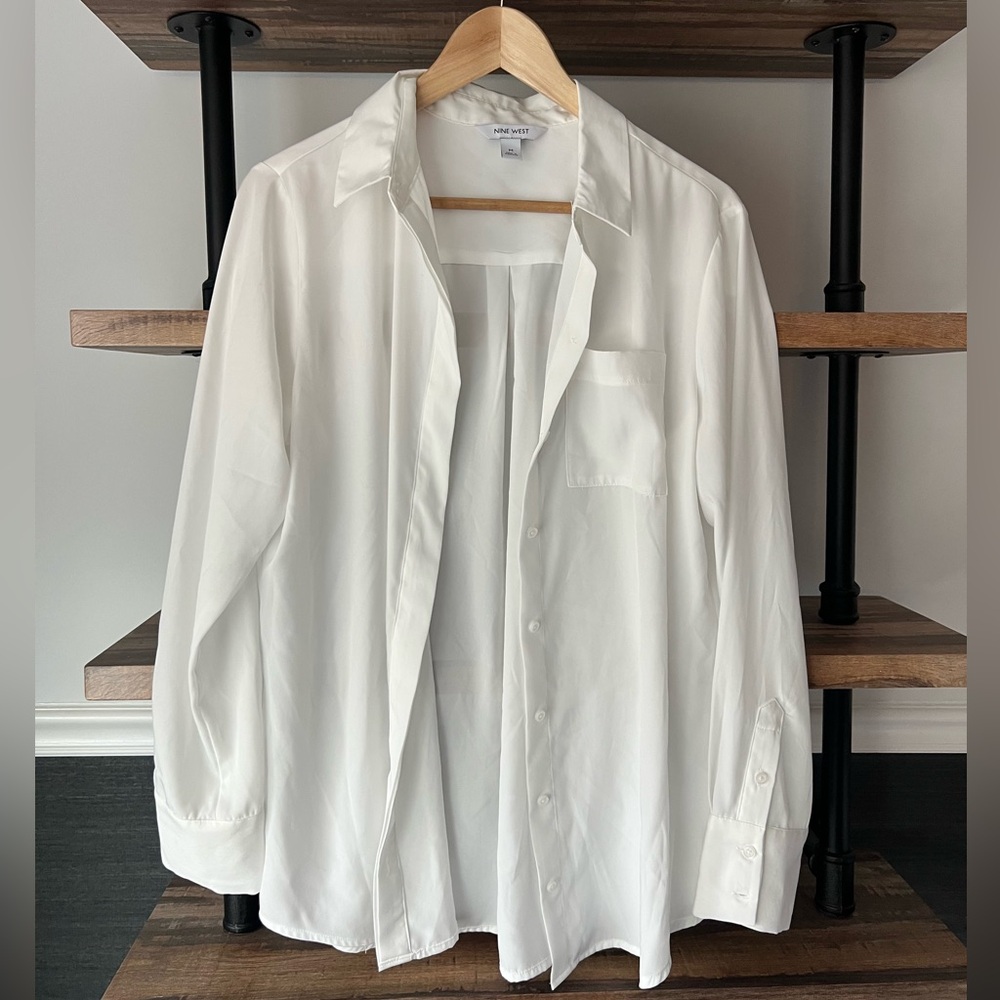 Super Soft Women’s White Button Up - Picture 1 of 8